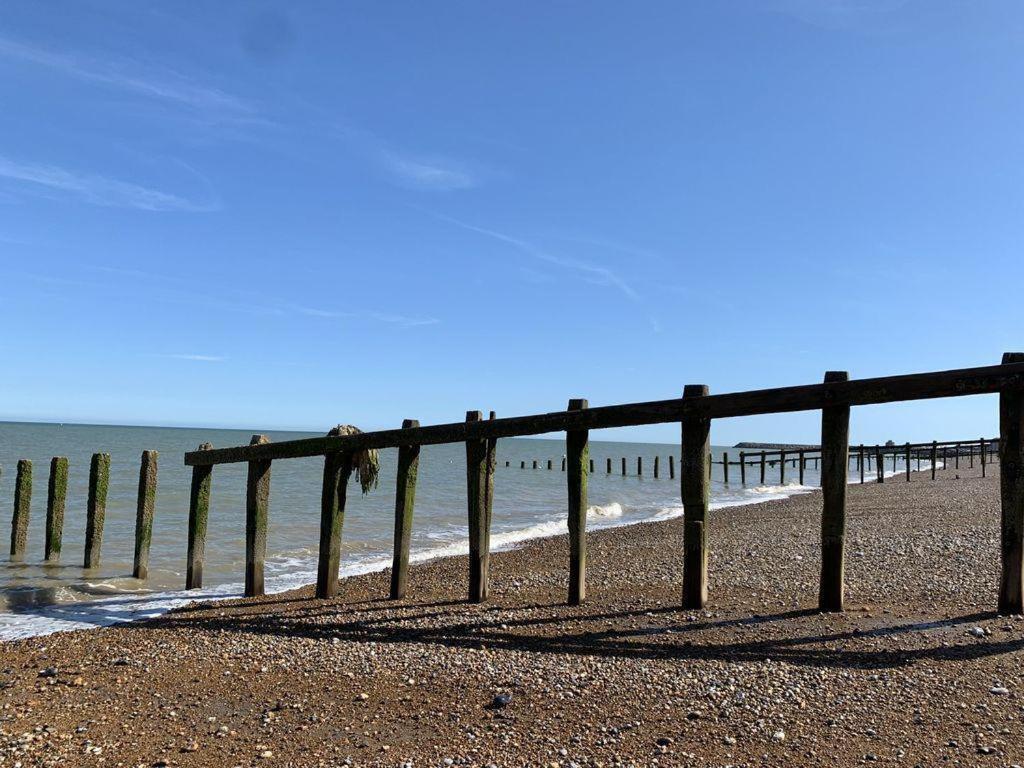 Luxury Seaside Apartment Eastbourne Exterior photo